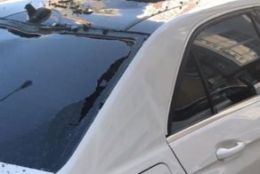 Иркутскому хоккеисту разбили Мерседес блинами для штанги