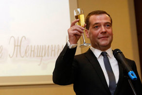 Праздник к нам приходит. Медведев утвердил праздничный календарь 2018