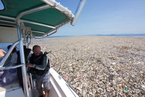 В Карибском море обнаружили "остров" из пластиковых отходов