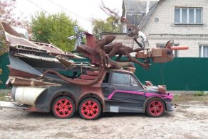 Маленький Фиат превратили в шестиколесного монстра