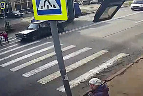 В Ижевске женщина сбила маленькую девочку на переходе