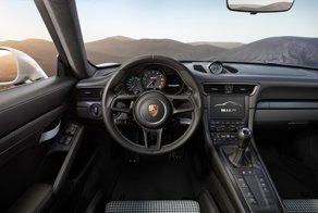 Как Porsche превратил «механику» в блюдо для гурманов