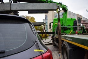 Сколько нужно человек, чтобы эвакуировать машину в Москве