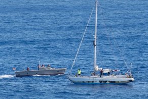 ВМС США спасли двух женщин с собаками, пять месяцев дрейфовавших в Тихом океане