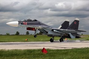 Сухой Су-30. Потрясающий бреющий полет на высоте 3-х метров от земли