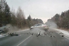 Авария дня. Момент ДТП на трассе в Марий Эл