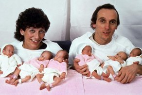 Жизнь единственных в мире девочек-шестерняшек 30 лет спустя