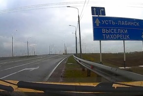 Мазду закрутило на ровной дороге