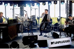 Реквием по молодости: красивая акустическая версия хита 80-х «Take On Me» от a-ha