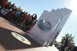 Уникальный памятник раскрывает свой замысел лишь на одну минуту в году