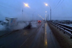 Авария дня. На мосту в Архангельске произошло смертельное ДТП