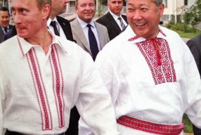 Фокус с переодеванием: во что приходится наряжаться лидеру страны