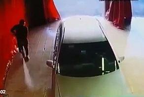 В результате ДТП автомобиль залетел на автомойку в Краснодаре