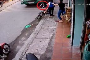 Школьник чудом остался жив, упав с велосипеда под колеса тягача
