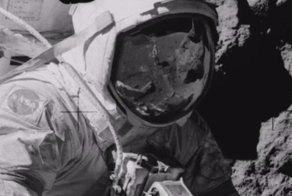 На Луне обнаружен человек без скафандра