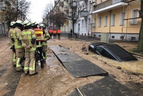 В Берлине автомобиль утонул прямо в центре города