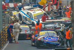 Массовая авария на гонке FIA GT в Макао