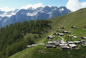 Швейцарская деревенька заманивает новых жителей, предлагая $70 тыс за переезд