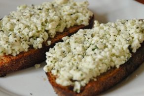 12 вкуснейших намазок на хлеб, которые утолят голод в два счёта!