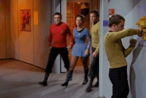 Кинопровалы и кинокосяки в эпизодах. И когда статистам, зачастую, параллельно до сценария