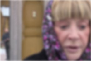 Пугачёва вышла к журналистам без грима