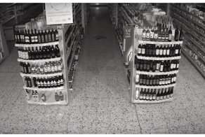 Тем временем в Германии: неудачливый вор падает с крыши на кафельный пол супермаркета