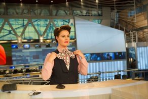 Екатерина Андреева примерила на себя образы ведущих разных лет