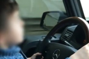 Тетке 4-летнего водителя выписали штраф. Видео