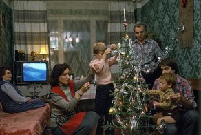 «Советское шампанское», «оливье» и километровые очереди: Как готовились к Новому году в СССР