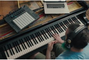 Когда в детстве очень хотел научиться играть гитарные соло как Eagles, но твои родители отдали тебя на пианино