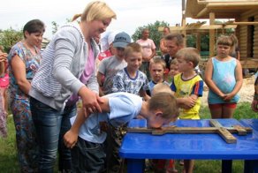 Почти 80% россиян высказались за лишение родительских прав тех, кто вовлекает своих детей в секты