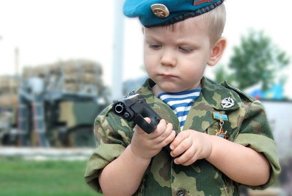Дичь недели: первоклашки-призывники и чувствительные коммунисты
