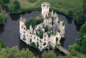 6,5 тысячи человек скинулись и купили замок во Франции