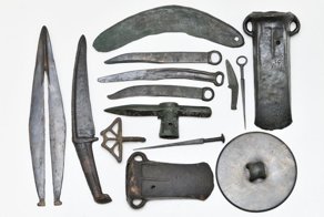 Доказано внеземное происхождение древних топоров и кинжалов