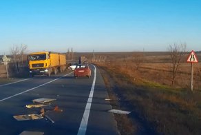 Закрепляйте груз надежно. Тумбочка со встречки
