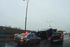Авария дня. Обочечник на каблучке устроил замес на МКАД