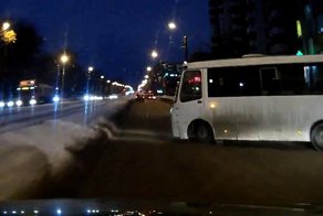 Автобусник нагло подрезал
