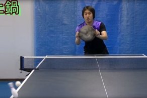 Когда азиатским игрокам в настольный теннис становится скучно