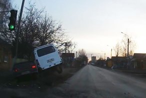 Авария дня. Отправились отдыхать в канаву
