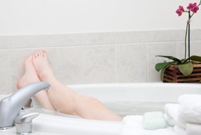 Грузная женщина свалилась в ванну и оттуда уже не выбралась