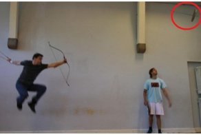 Такой стрельбы из лука вы еще не видели! Новые трюки от лучника Ларса Андерсена