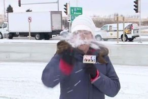 Ведущая получила снежком в лицо от оператора перед началом прямого эфира