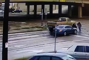 Авария дня. Двойное дорожное происшествие из США