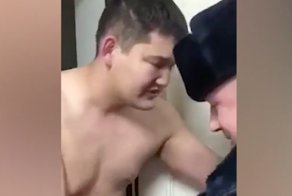 Спецсубъект в трусах: сын главы СК по Волгоградской области встречает полицейских матом. Видео
