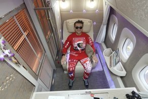 Обзор нового "отеля в небе" авиакомпании Emirates от звезды YouTube