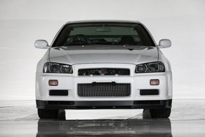 Новенький Skyline GT-R ограниченной серии 2002 года выпуска уйдет с молотка
