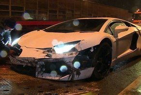 Девушка на Lamborghini столкнулась с грузовиком на Ярославском шоссе