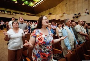 Плач по «Свидетелям Иеговы»: «Фонтанка» встала рупором американской секты