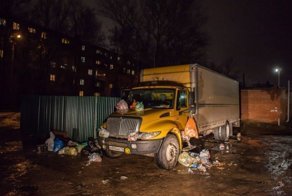 В Туле закидали грузовик мусором.  Месть за хамскую парковку