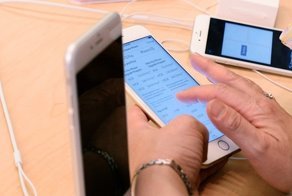 Apple признала, что искусственно замедляет работу старых моделей iPhone